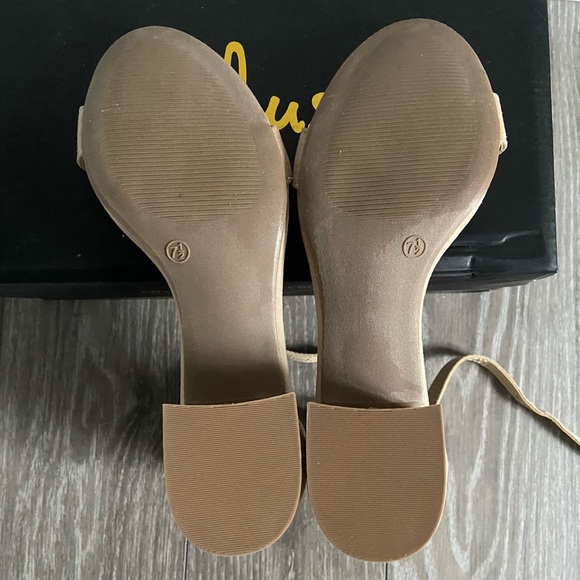 Lulu’s tan sandals 7.5 - Picture 2 of 2